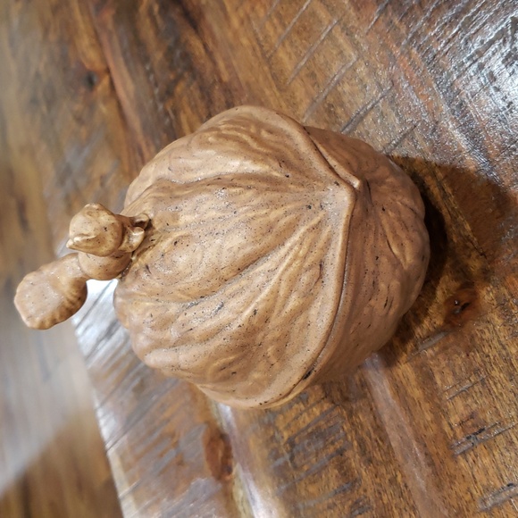 Vintage Squirrel Walnut Ceramic Nut Dish - Picture 4 of 8